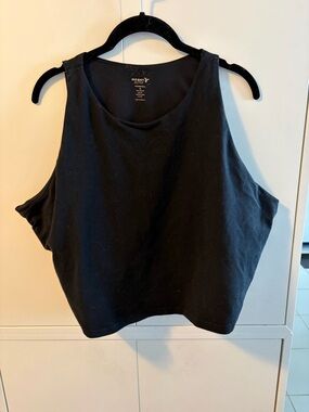 Old Navy Black Cropped Active Tank Top T32